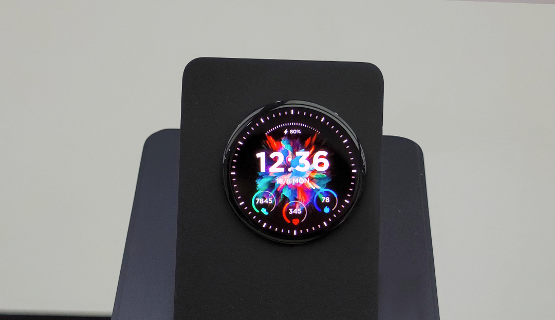 重磅！TCL利来w66发布全球首款0.016Hz超低频OLED穿戴设备屏